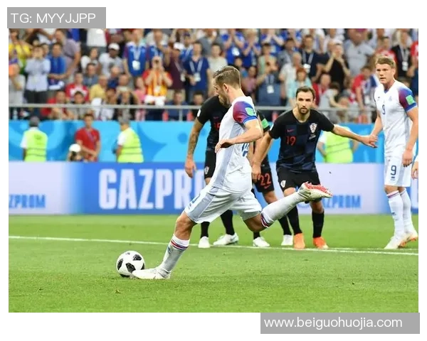 性内足球明星的魅力与挑战：他们如何在赛场与生活中平衡自我