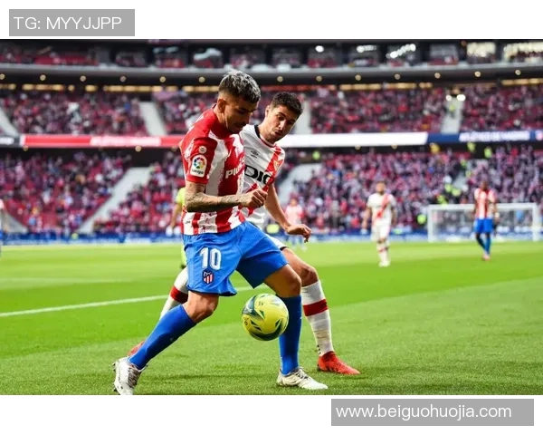 足球明星与碳酸饮料的奇妙搭配引发热议健康与运动的完美平衡探讨